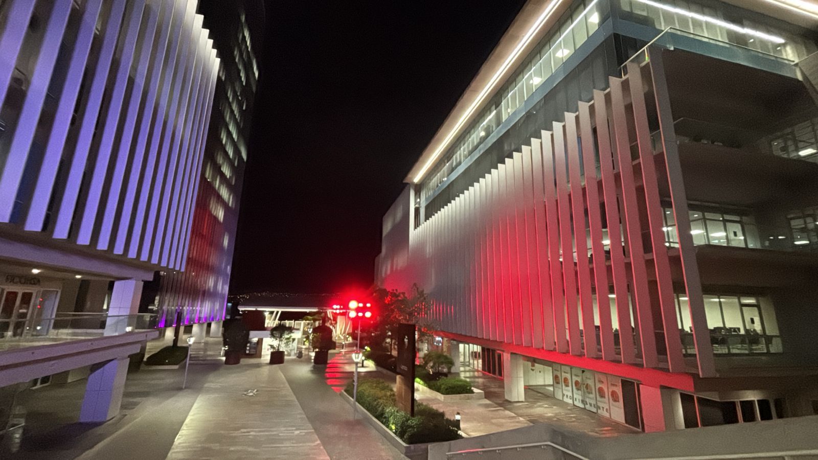 Tegucigalpa se ilumina con los colores de la República Dominicana por su 181 aniversario de Independencia