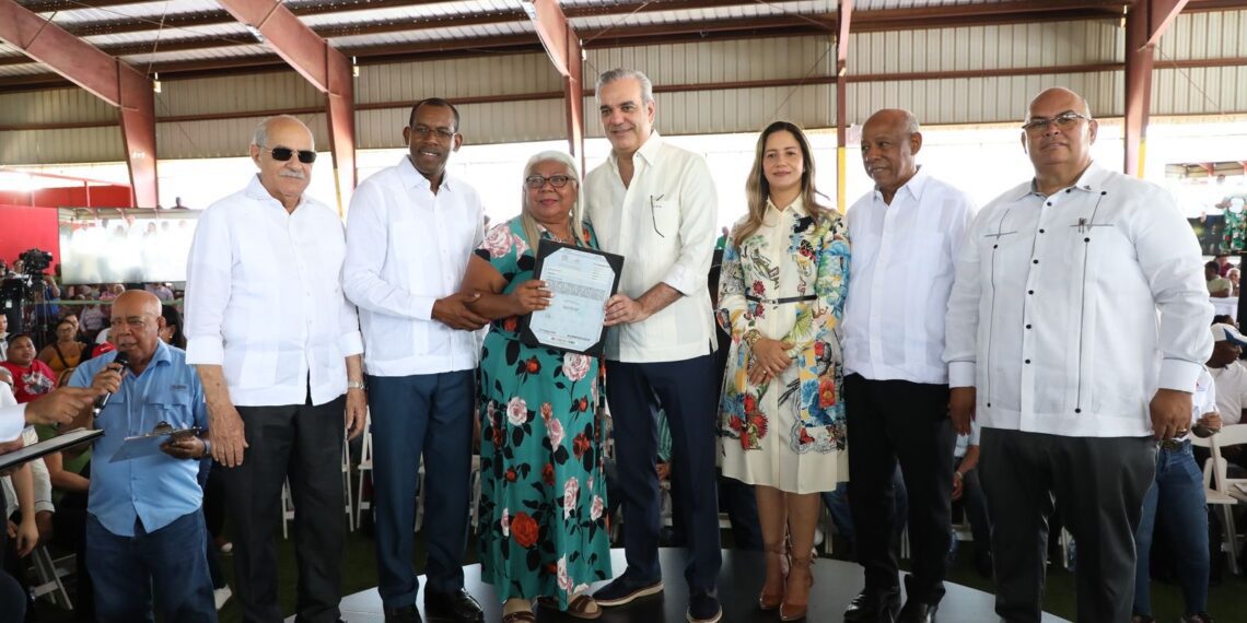 Entrega de Títulos de Propiedad en Esperanza: Un Paso Hacia la Seguridad Jurídica