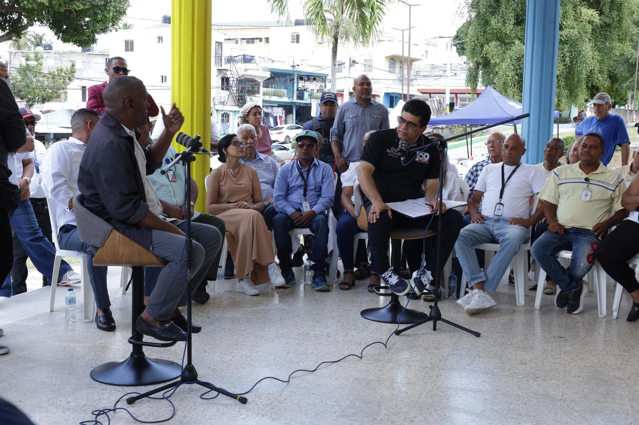 Alcalde Dío Astacio lleva “El Alcalde en el Barrio te ve, te escucha y te responde al sector Villa Duarte