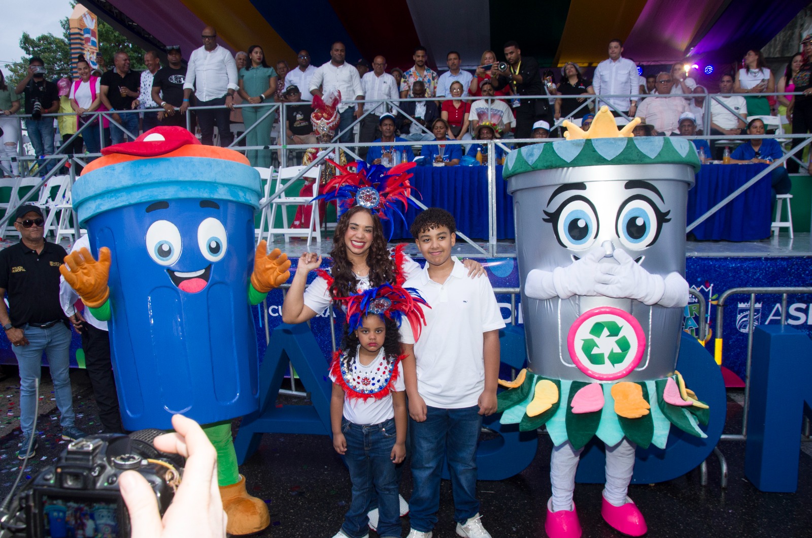 Lluvia bendice celebración Carnaval Santo Domingo Norte 2025