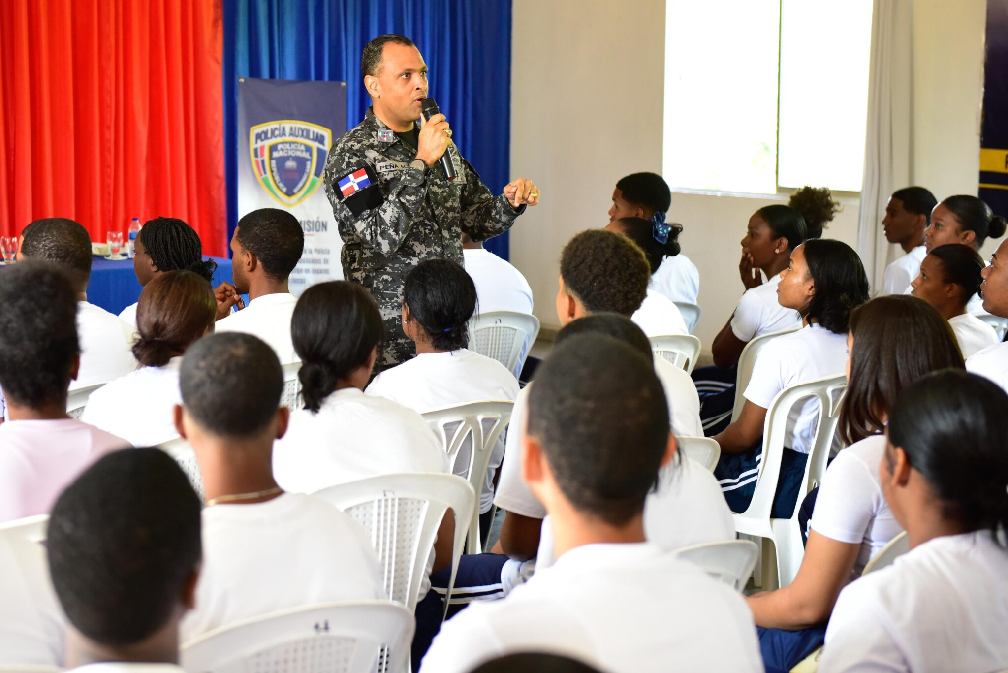Más de 200 jóvenes inician capacitación para convertirse en Policías Auxiliares