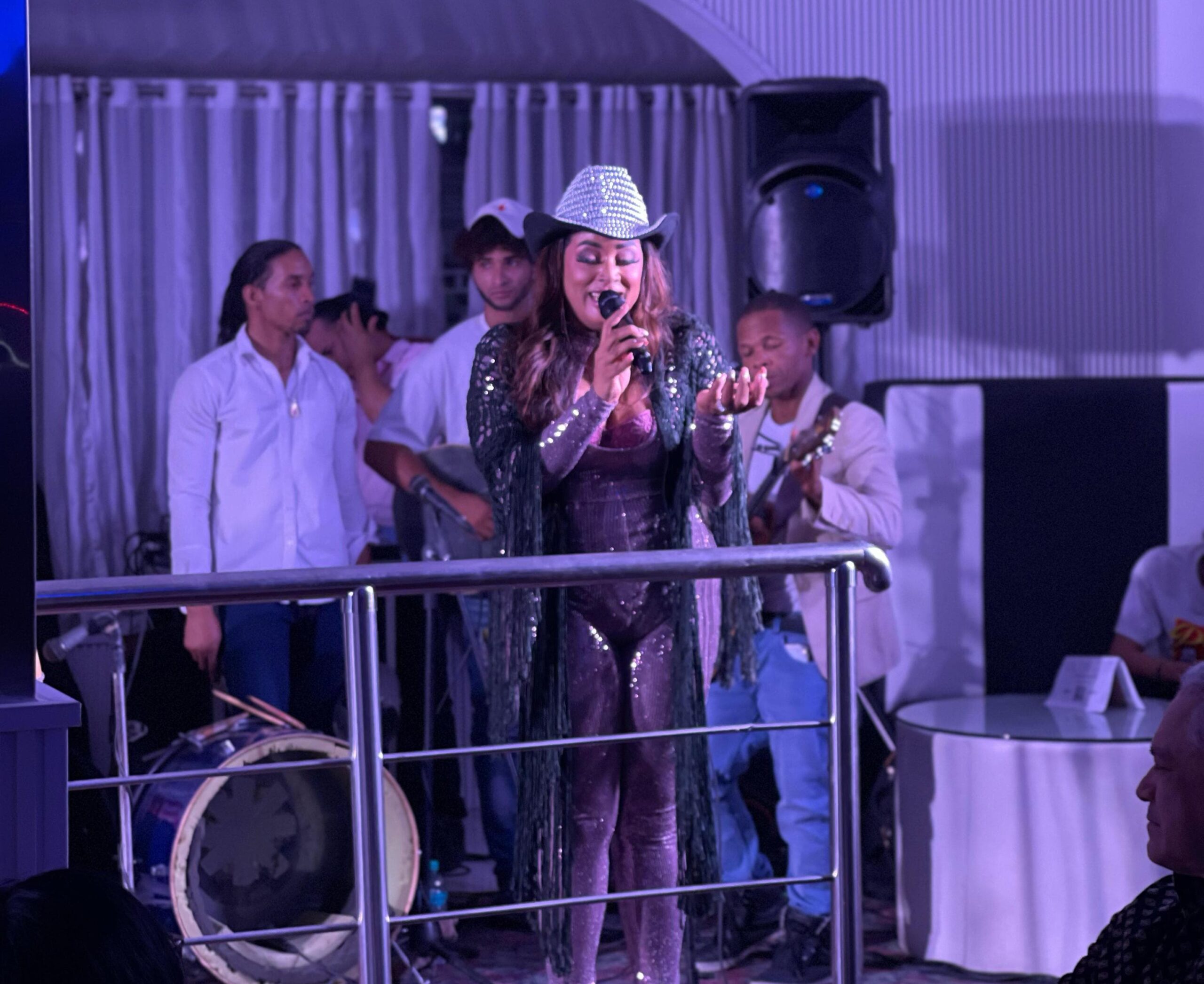 Marcel Piel Morena rinde homenaje a la mujer dominicana con una noche llena de emoción y música