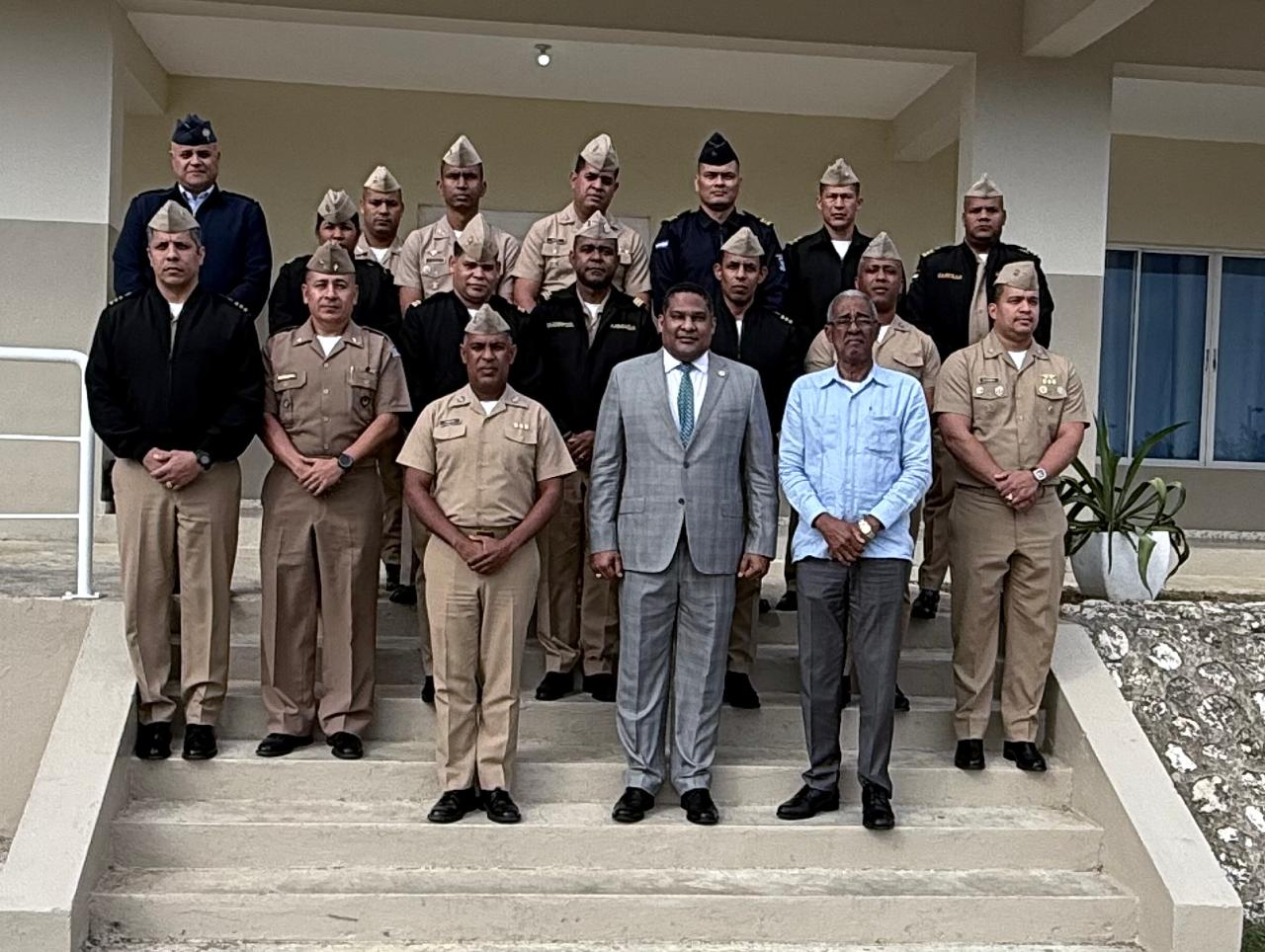 La Escuela de Graduados de Comando y Estado Mayor Naval, recibe conferencia sobre Geopolítica Contemporánea