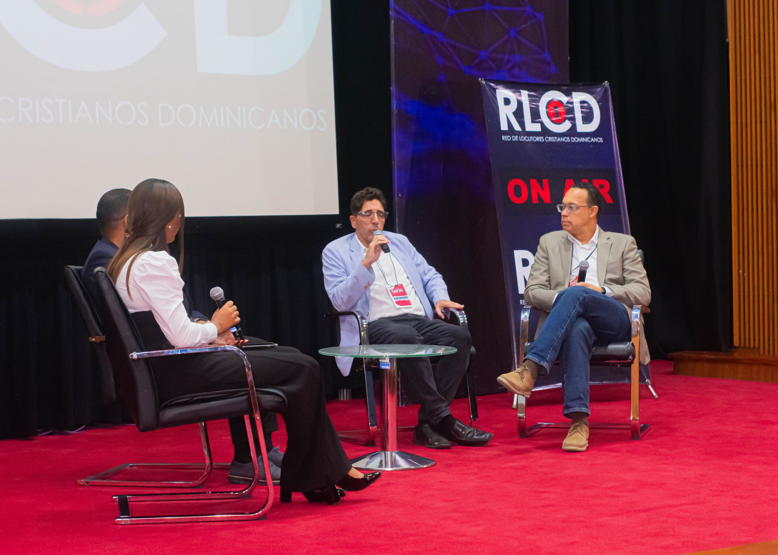 Locutores dominicanos reclaman legislación urgente sobre inteligencia artificial