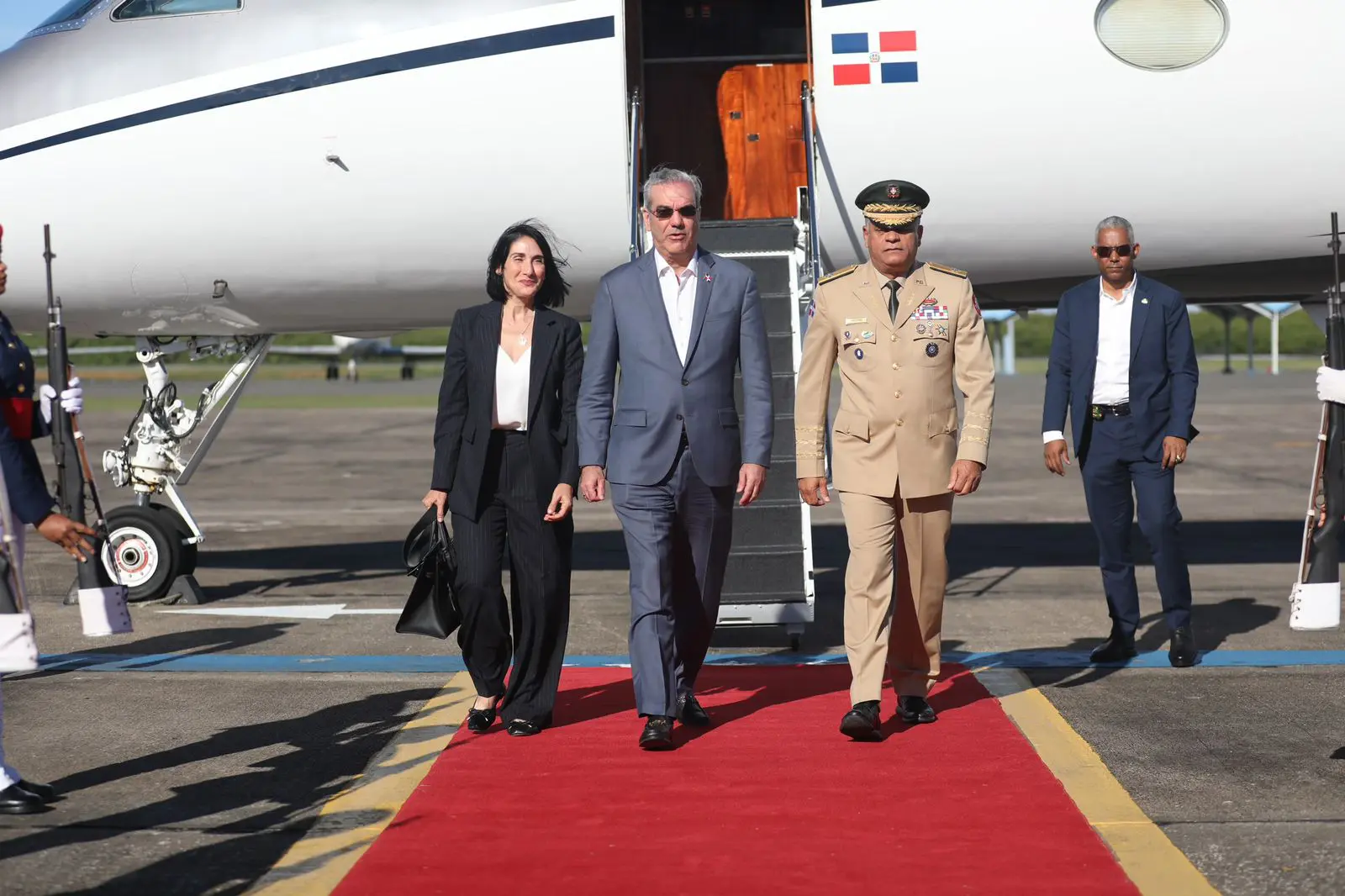 Regreso del Presidente Luis Abinader tras los actos Fúnebres del Papa Francisco