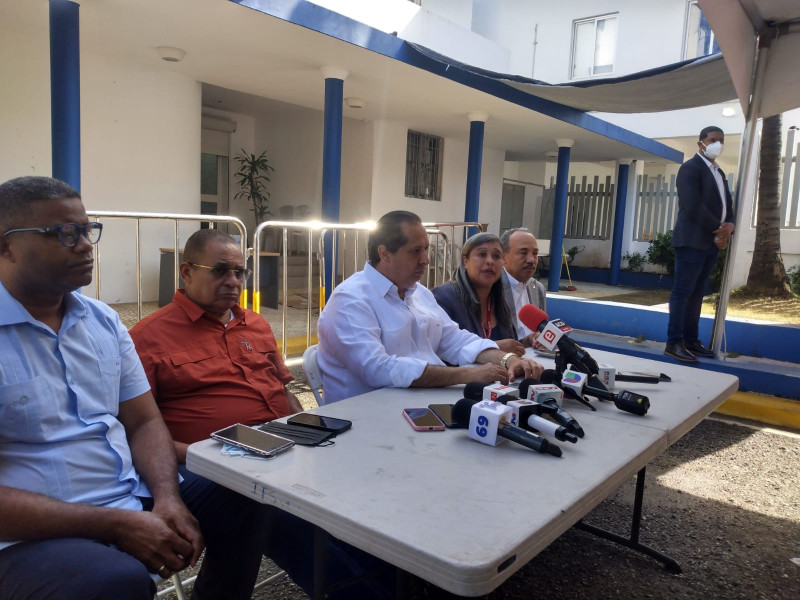 Ministro de Salud informa conclusión de autopsias y entrega de 225 cuerpos a familiares tras colapso del Jet Set