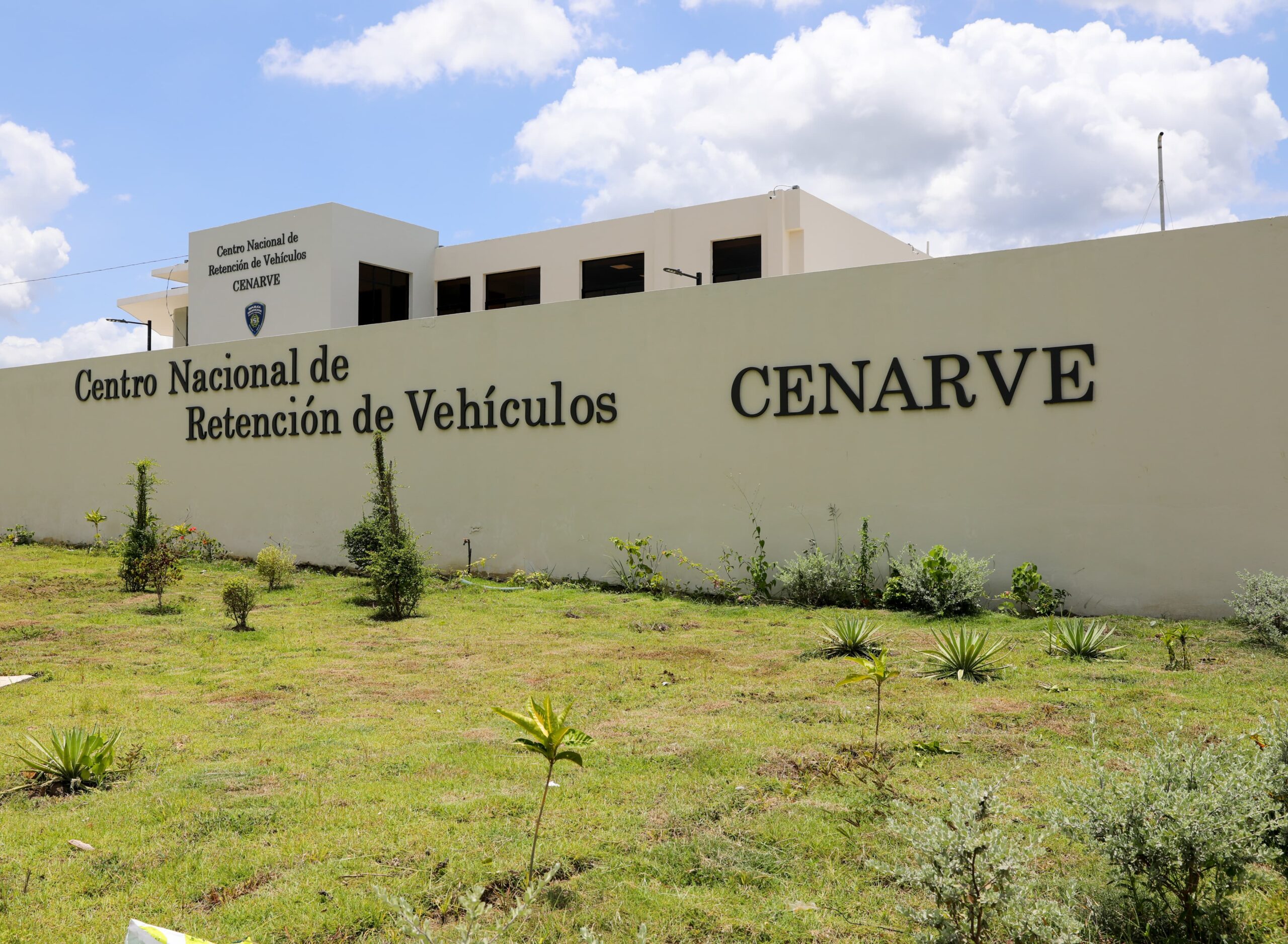 Inauguración del Centro Nacional de Retención de Vehículos y del Polideportivo Padre Wagner en Santo Domingo