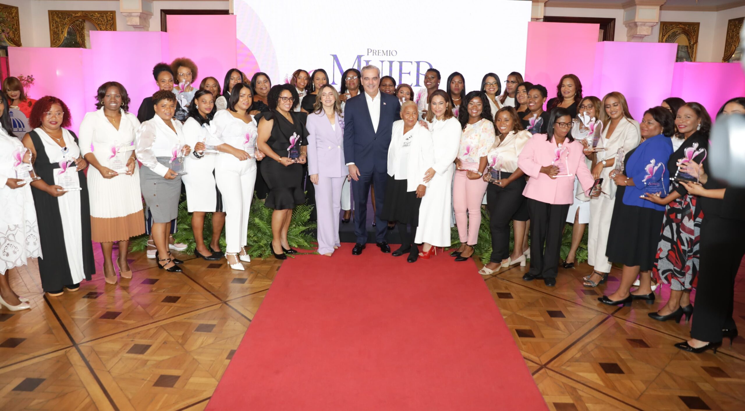 Presidencia de la República Dominicana reconoce el emprendimiento femenino en la quinta edición del premio Mujer Supérate