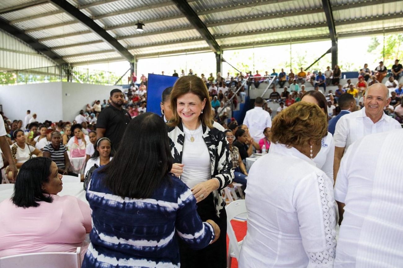 Vicepresidenta Raquel Peña celebra el Día de las Madres en Santo Domingo Norte