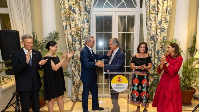 Despedida del embajador español en República Dominicana: Antonio Pérez-Hernández culmina una trayectoria de 44 años en diplomacia