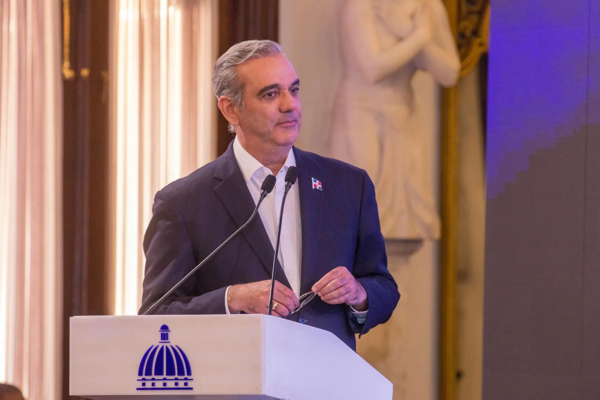 Abinader formaliza comisión para analizar el marco jurídico migratorio de República Dominicana