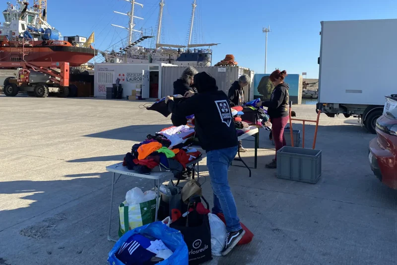 Desembarcan en Italia 252 migrantes, incluidos 98 menores, rescatados en el Mediterráneo