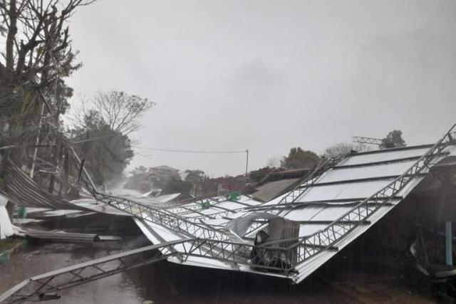 Fuerte temporal en Paraguay provoca destrozos y desvío de aeronave desde Argentina