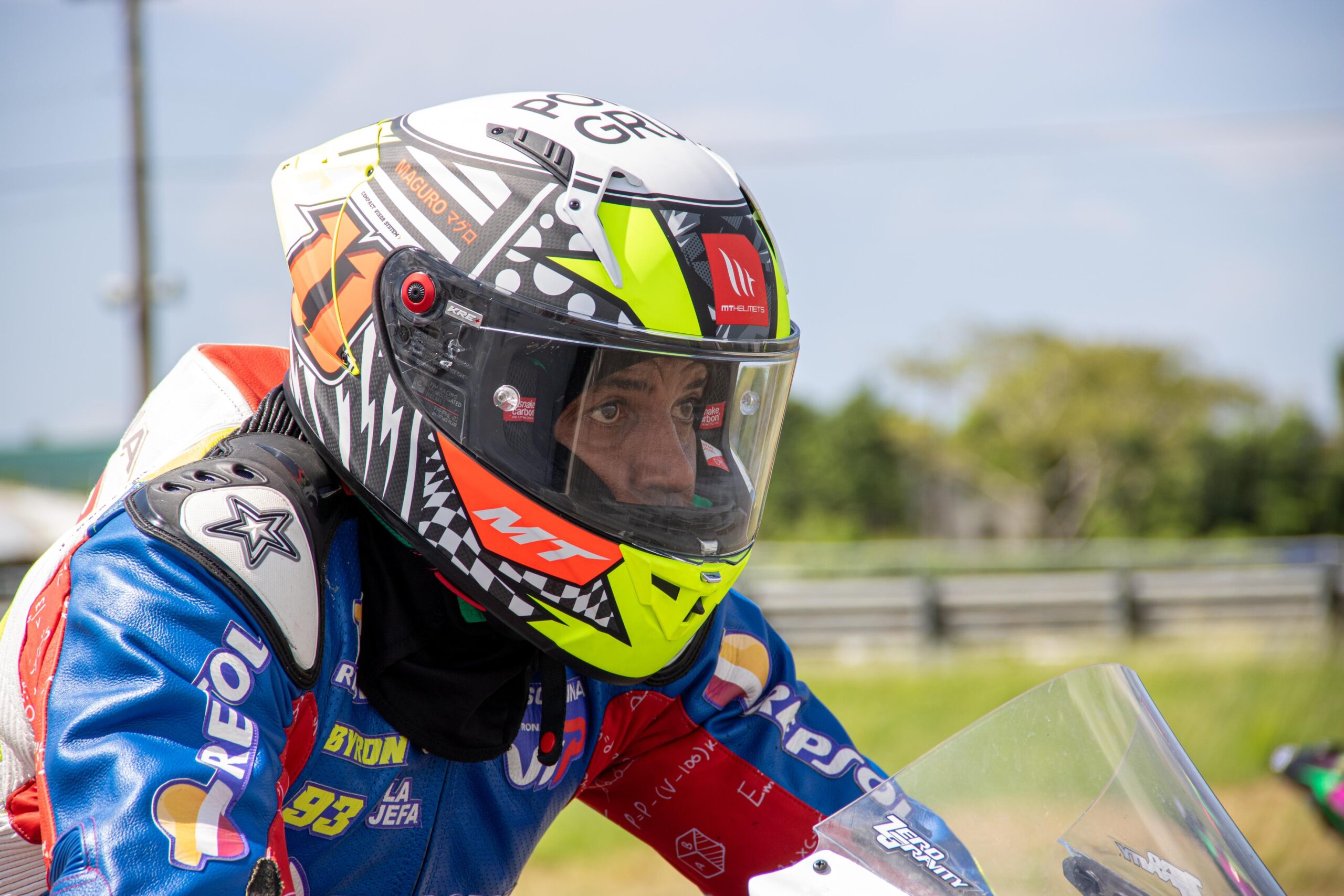 Jeffrey Santana, #93, compite en la primera puntuable del Campeonato Nacional de Motociclismo 2025