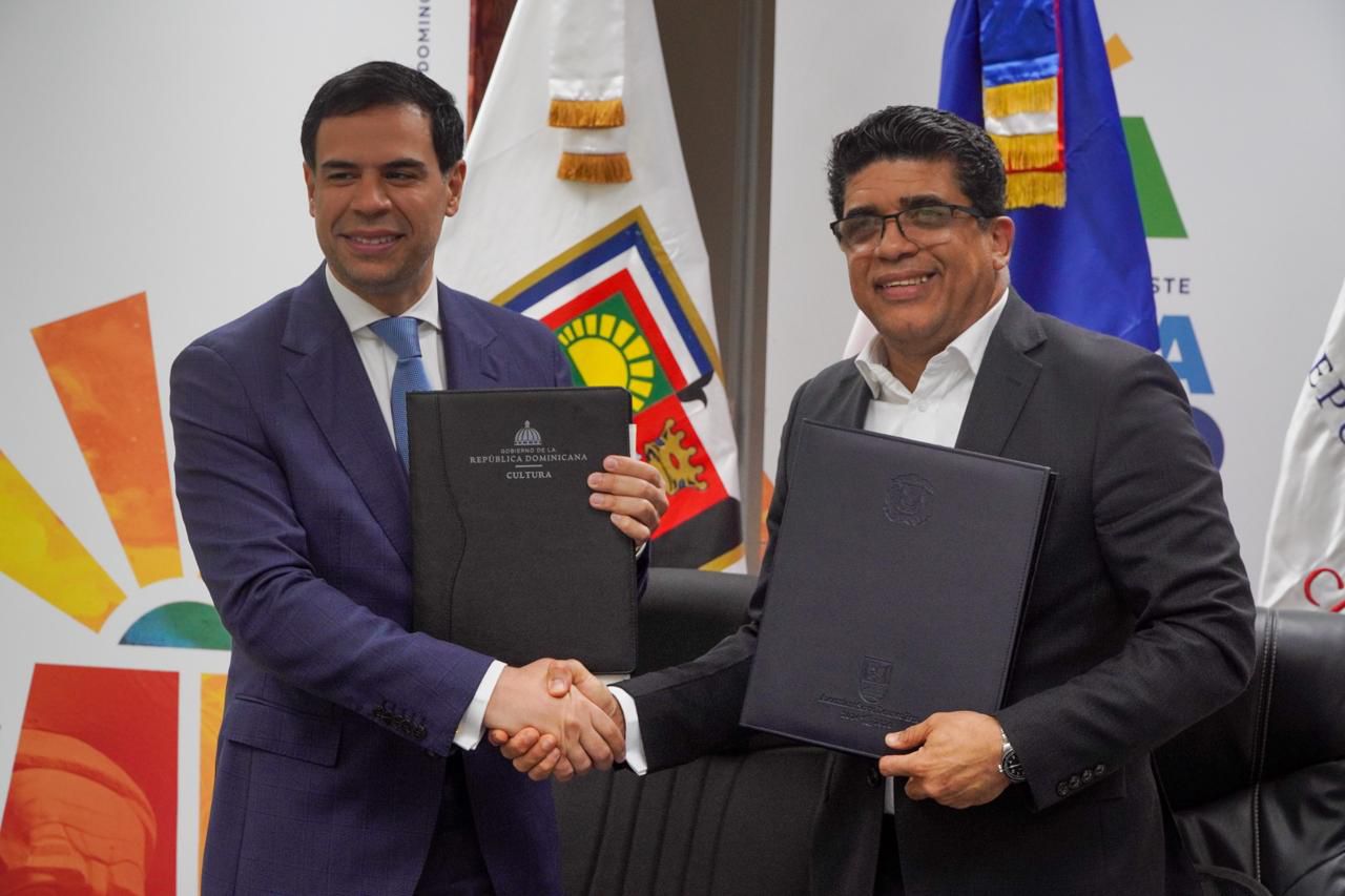 Roberto Ángel Salcedo y Dio Astacio firman acuerdo para abrir Escuela de música de Bellas Artes en Santo Domingo Este