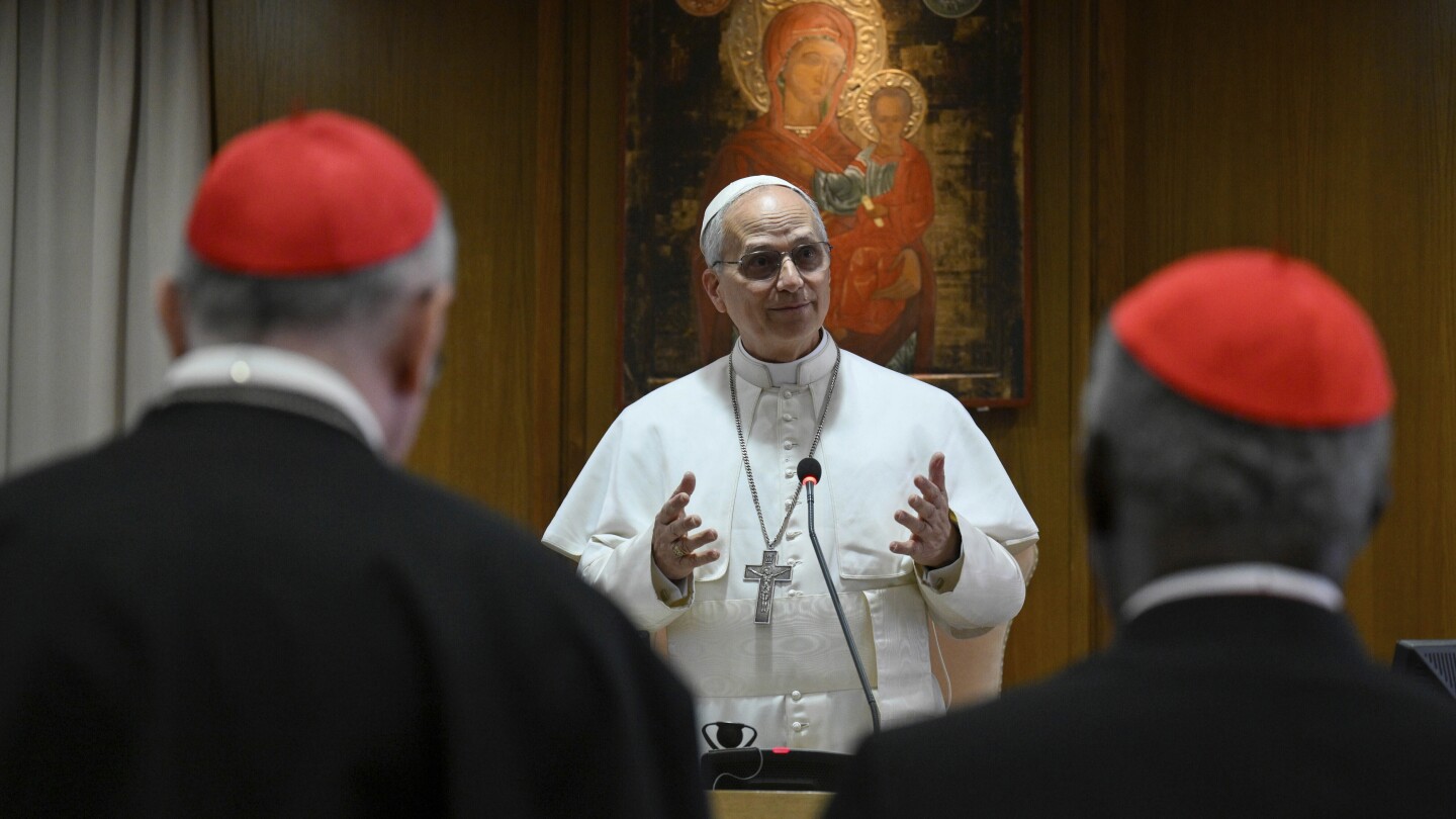 El Papa León XIV Expone su Visión del Papado y Destaca a la Inteligencia Artificial como Desafío Central