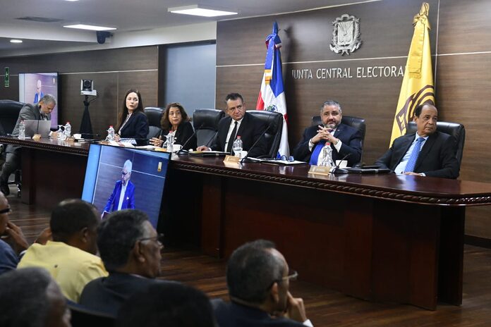 JCE realiza audiencia pública sobre reglamento para registro de encuestadoras