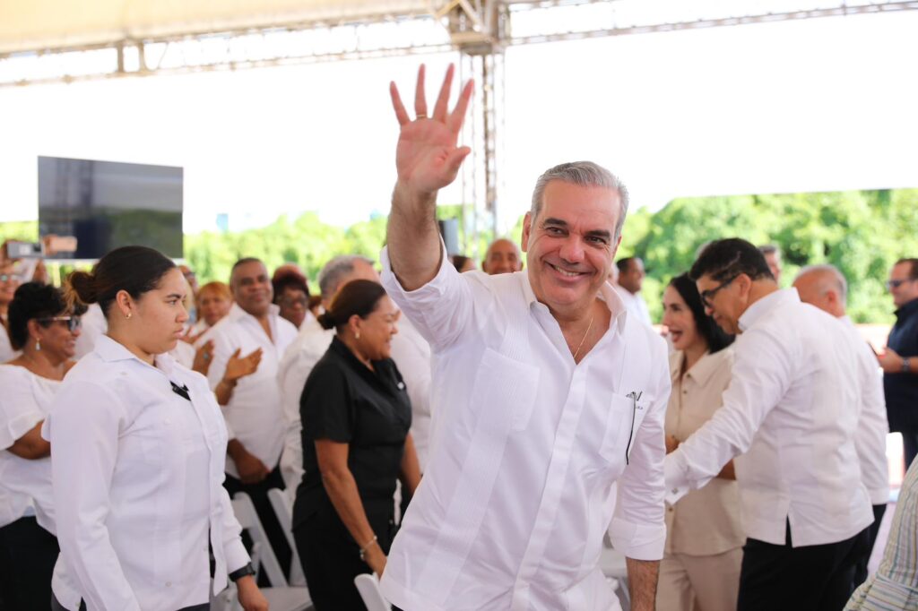 Presidente Abinader Inaugura Nuevo Recinto de la UASD en Constanza como Parte de Importante Jornada de Trabajo