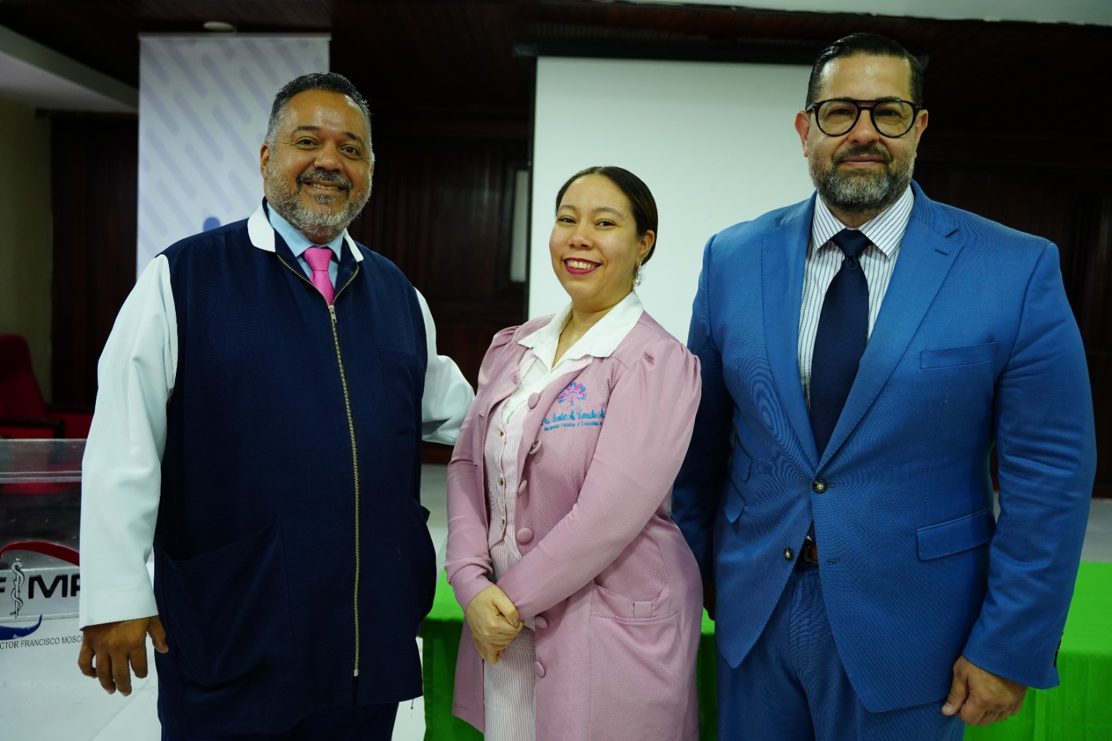 Hospital Dr. Francisco E. Moscoso Puello Realiza Conferencia sobre Reanimación de Control de Daños para Impulsar la Capacitación Médica