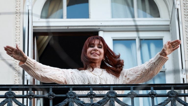 La Justicia argentina otorga prisión domiciliaria a la expresidenta Cristina Fernández