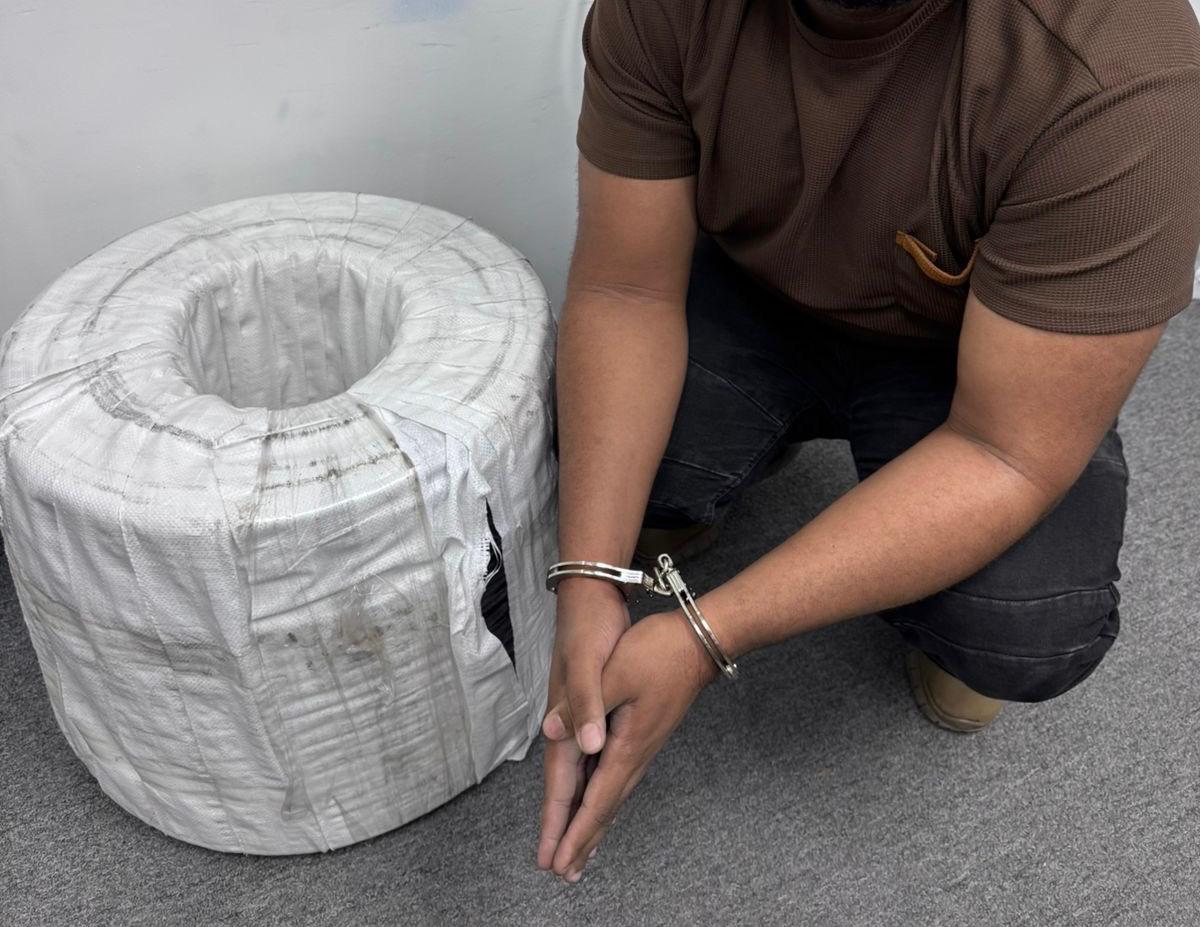 Detenido un hombre acusado de robo de cables eléctricos en Santo Domingo