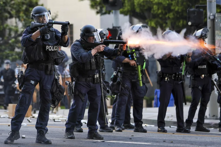 California demanda a Trump por despliegue ilegal de la Guardia Nacional