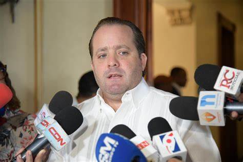 Paliza propone a Abinader para la presidencia del PRM con miras a 2028