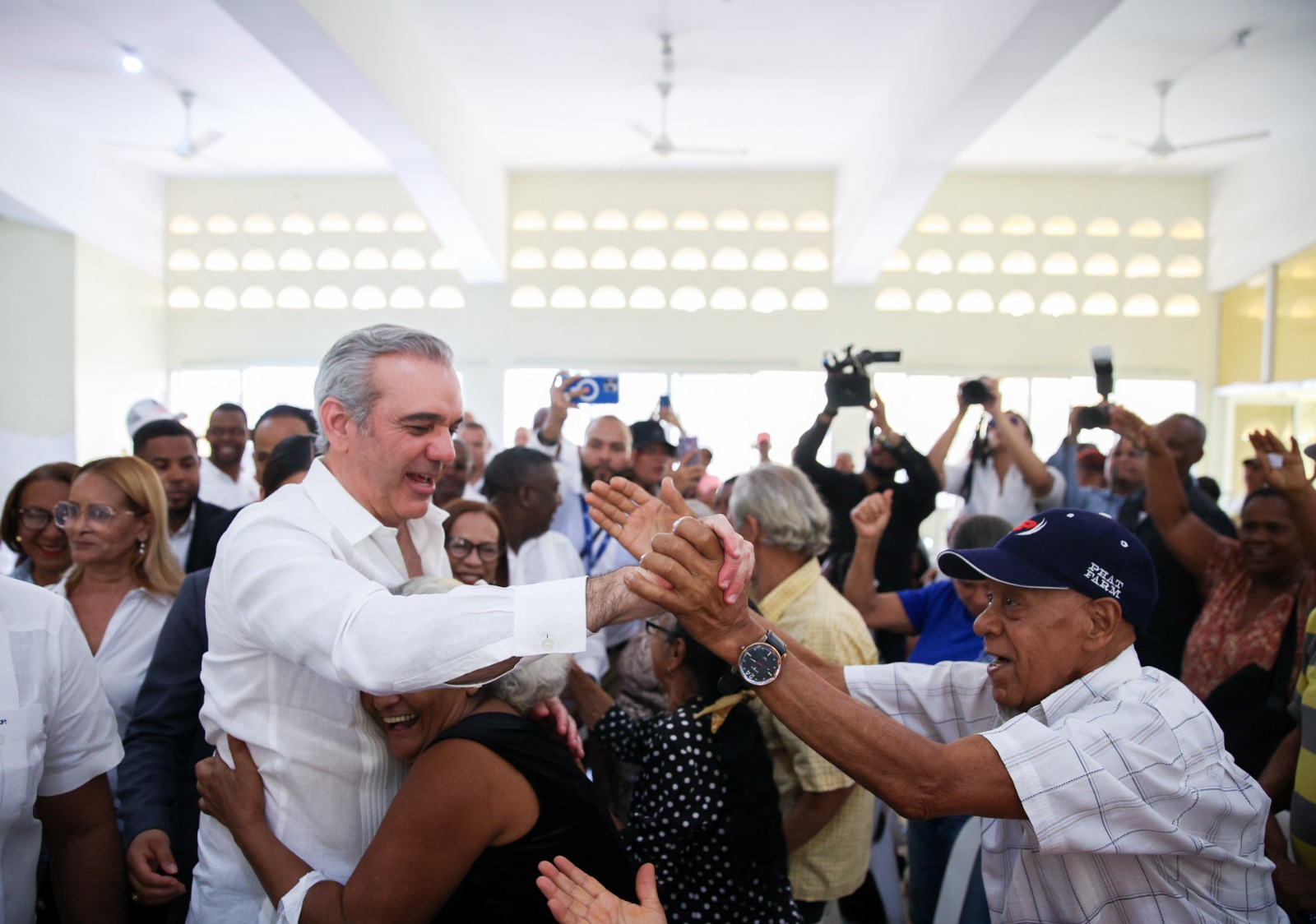 Presidente Abinader inaugura obras de infraestructura en Azua para impulsar desarrollo social y económico