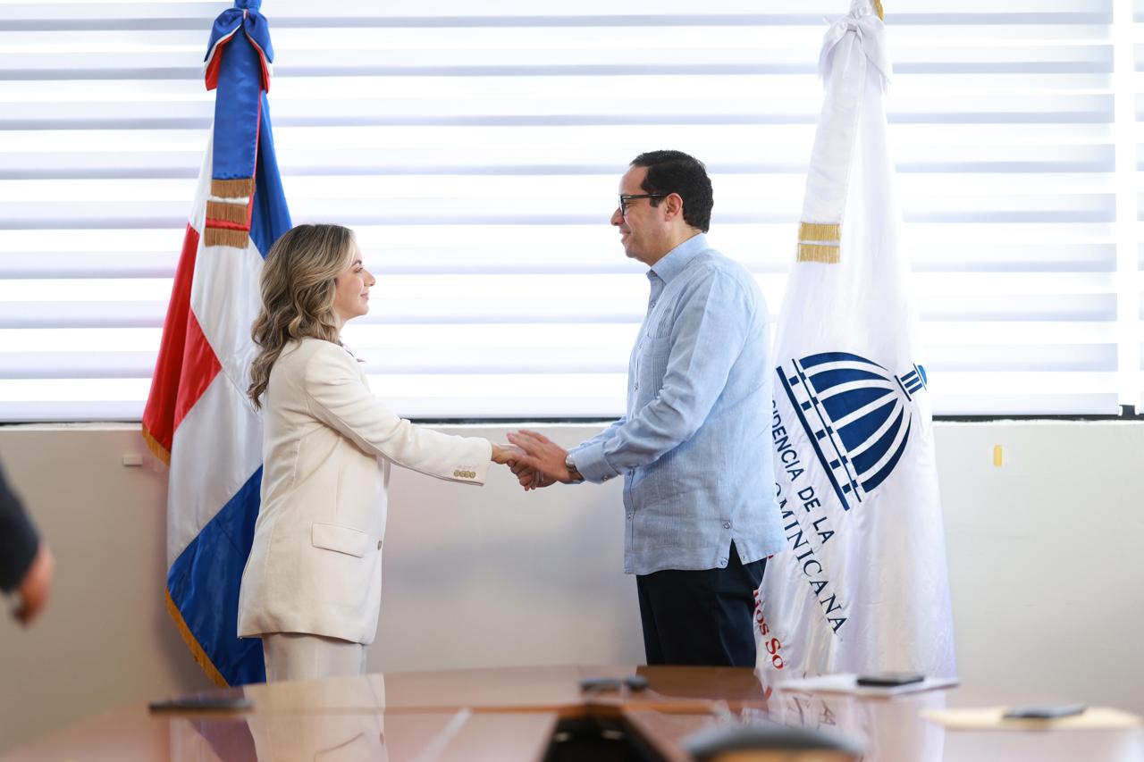 Juramentación de Gloria Reyes como Directora de la Nueva Dirección de Desarrollo Social Supérate