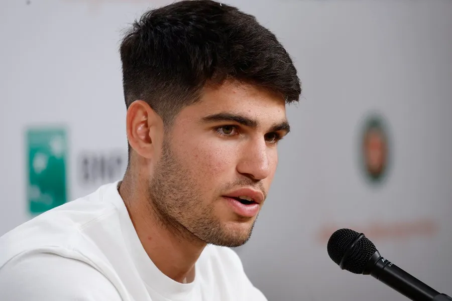 Carlos Alcaraz prevé una final desafiante ante Jannik Sinner en Wimbledon