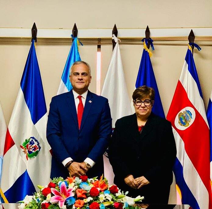 Encuentro entre el Embajador Luis García y OIRSA-Honduras para fortalecer la cooperación agropecuaria