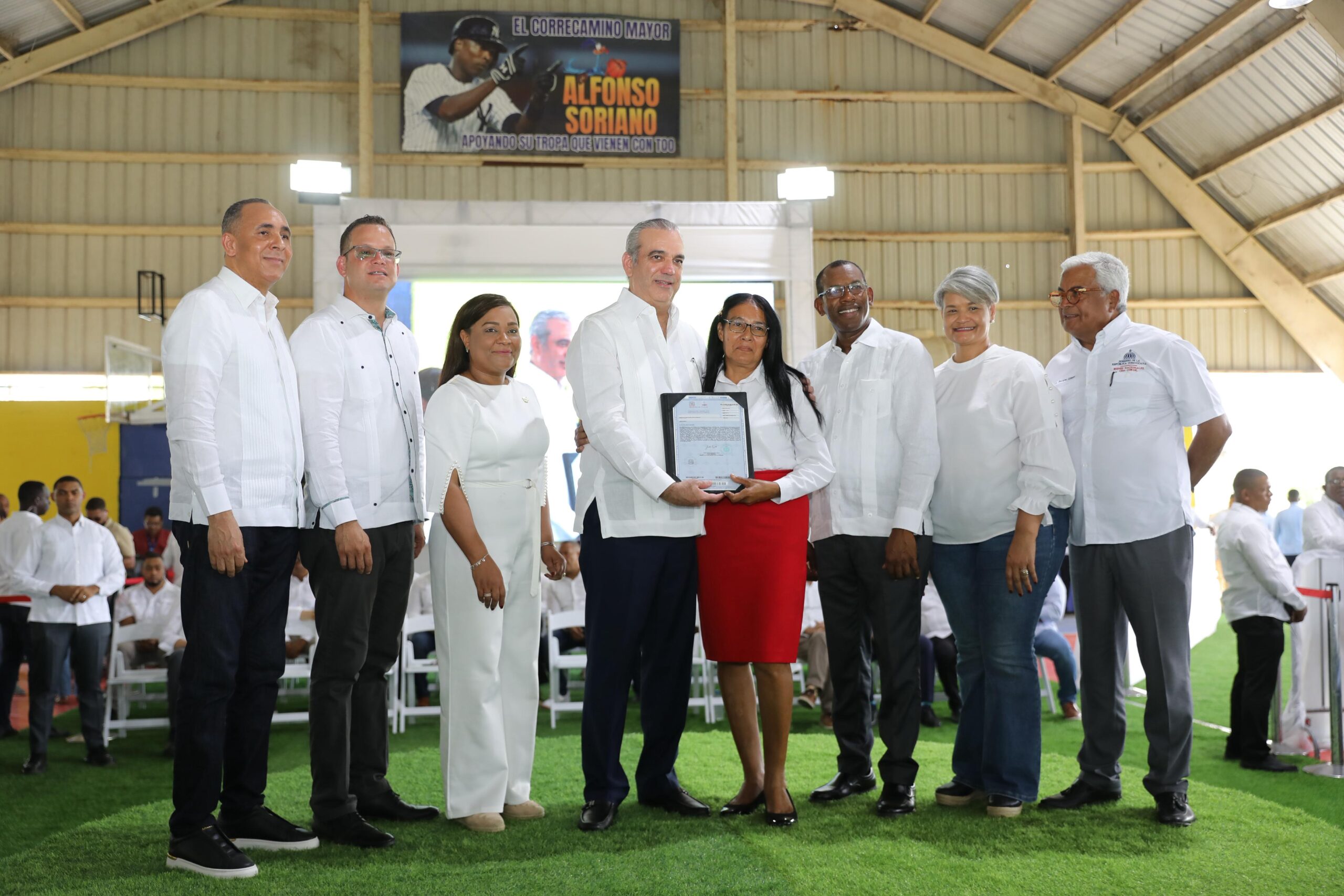 Entrega de Títulos de Propiedad en Quisqueya: Presidente Abinader Beneficia a 1,800 Familias