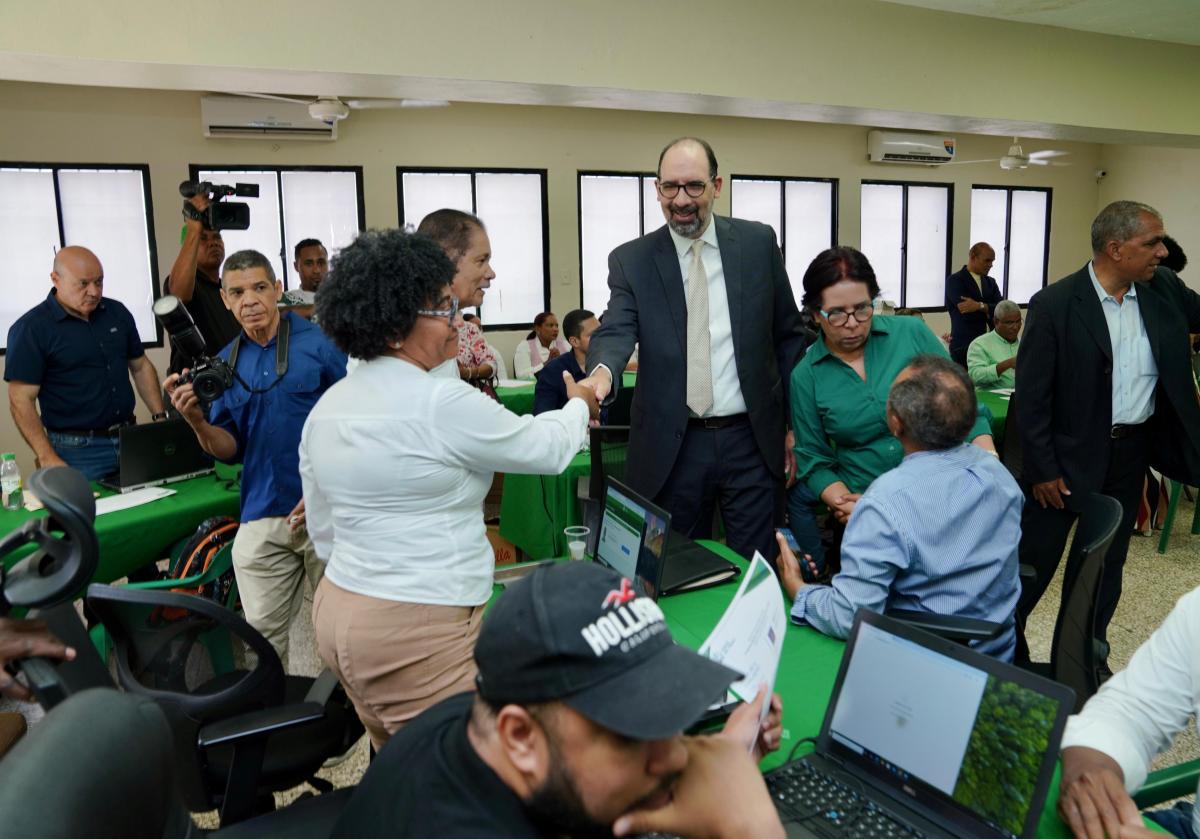 Participación masiva marca el inicio del proceso de inscripción en Fuerza del Pueblo