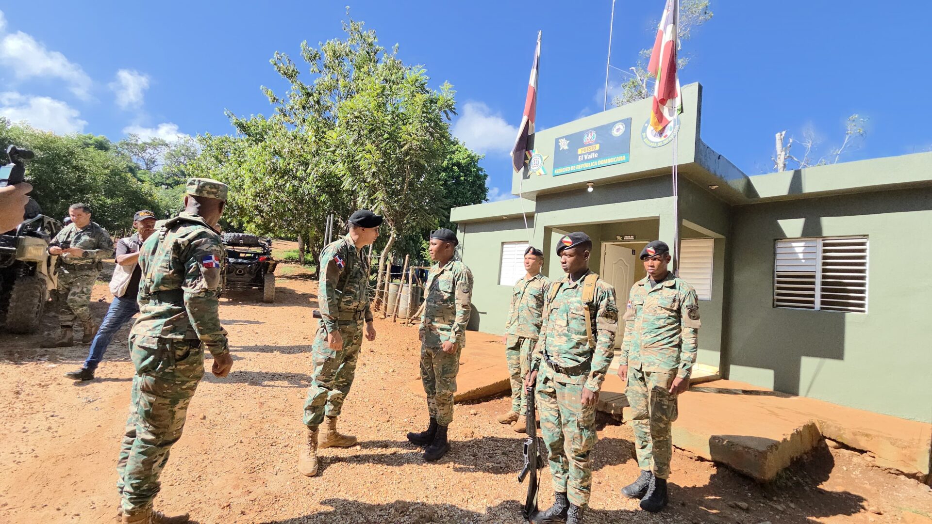 Comandante del Ejército supervisa puestos fronterizos en Elías Piña e Independencia para fortalecer la seguridad nacional
