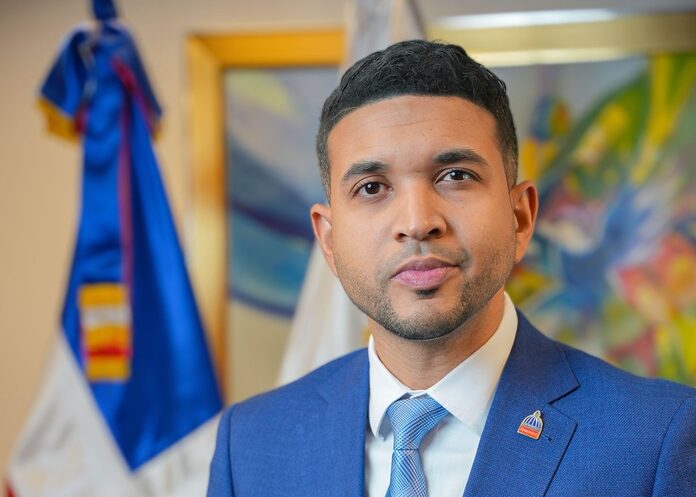 Balance de gestión de Carlos Valdez como Ministro de la Juventud: logros, programas y visión de futuro