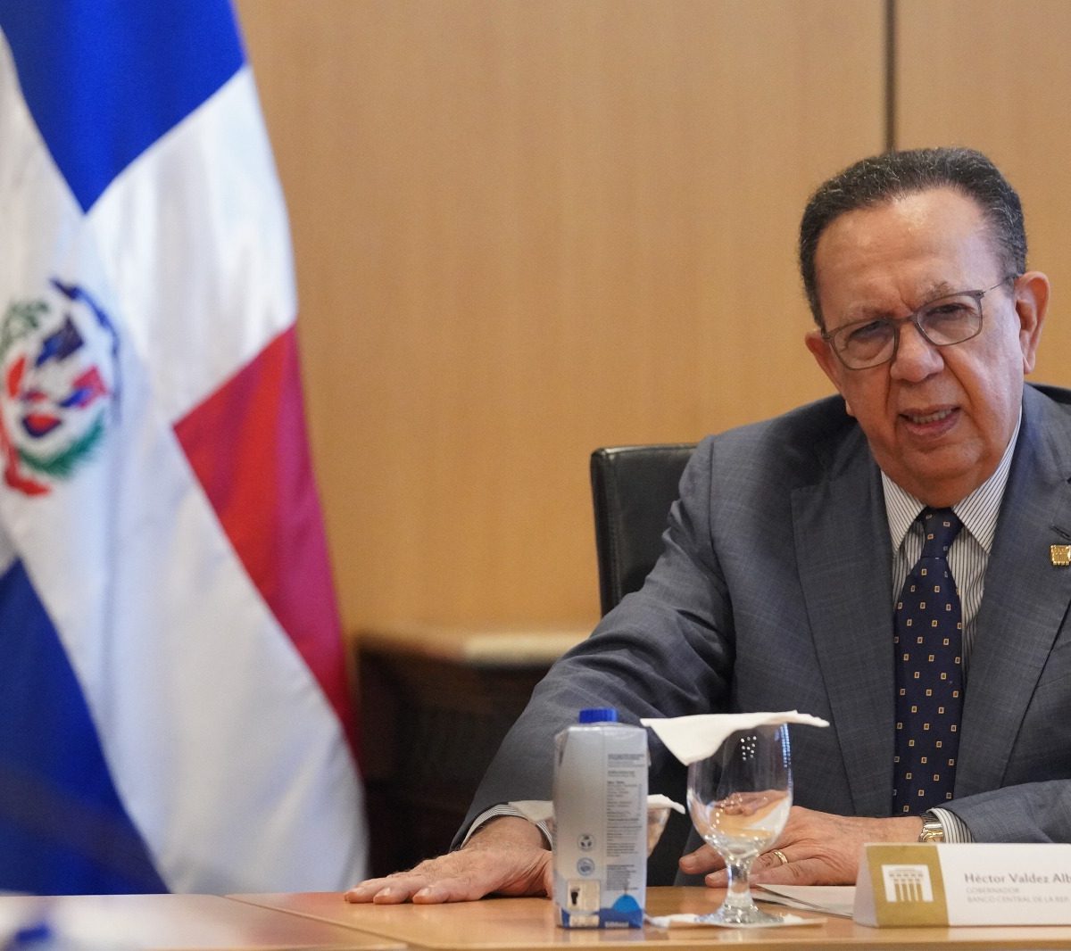 Reunión Entre el Gobernador del Banco Central y ASIEX Impulsa la Inversión Extranjera en República Dominicana