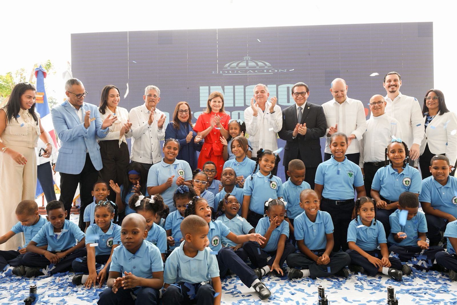 Vicepresidenta inaugura año escolar en Santiago