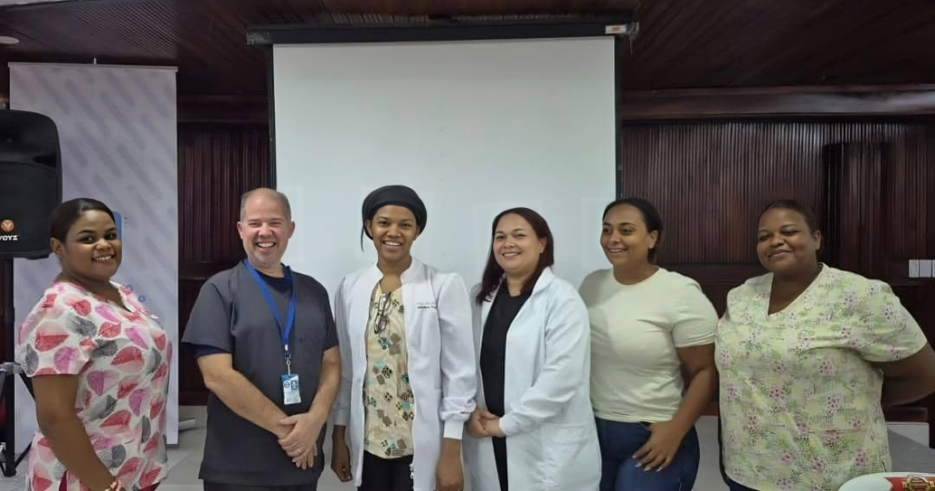 Hospital Dr. Francisco E. Moscoso Puello realiza jornada de vacunación contra la hepatitis para su personal