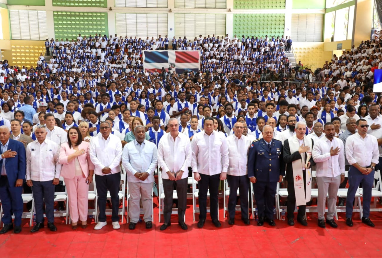 Graduación de jóvenes en el programa Oportunidad 14-24 en República Dominicana