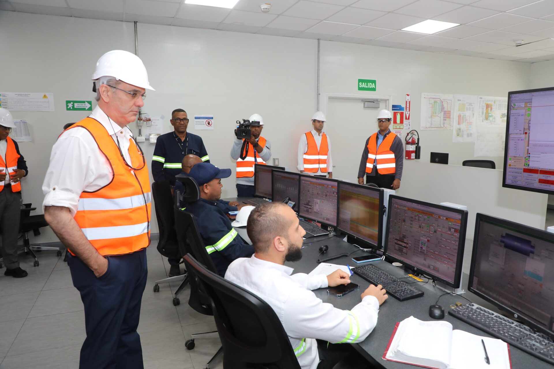 Presidente Abinader supervisa reparaciones en Planta Punta Catalina ante déficit energético en República Dominicana