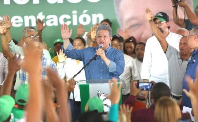 Juramentación de nuevos miembros en la Fuerza del Pueblo en San Pedro de Macorís fortalece la oposición