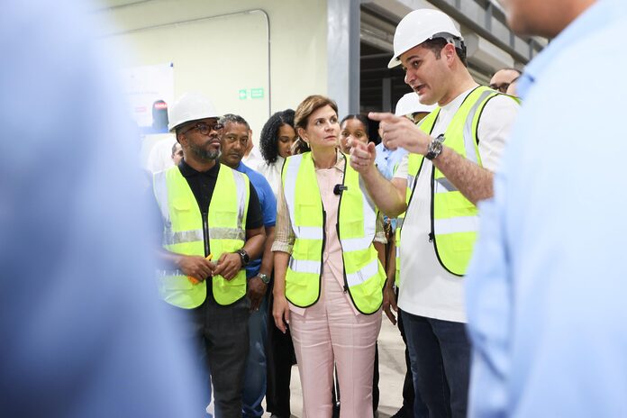 Raquel Peña supervisa entrega de útiles escolares en Inabie para garantizar cobertura total