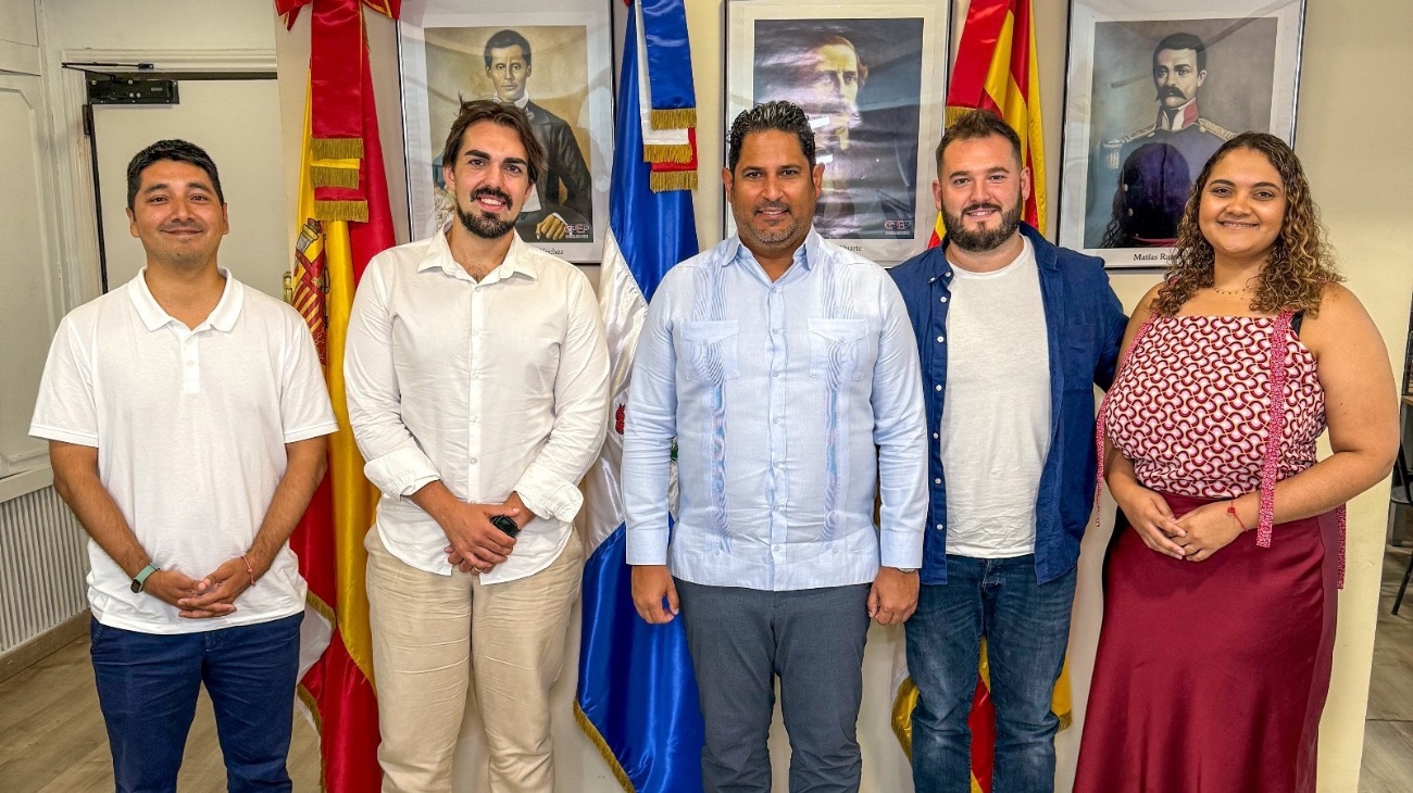 Consulado de la República Dominicana en Barcelona firma acuerdo para capacitar a dominicanos en emprendimiento y liderazgo