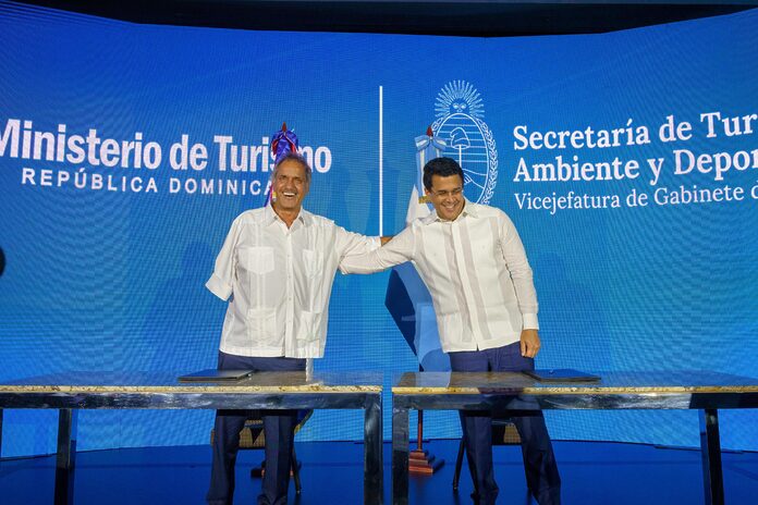 República Dominicana y Argentina firman acuerdo para fortalecer intercambio turístico