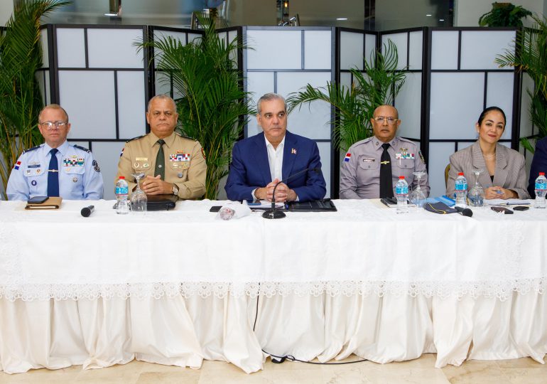 Presidente Abinader evalúa plan de seguridad ciudadana