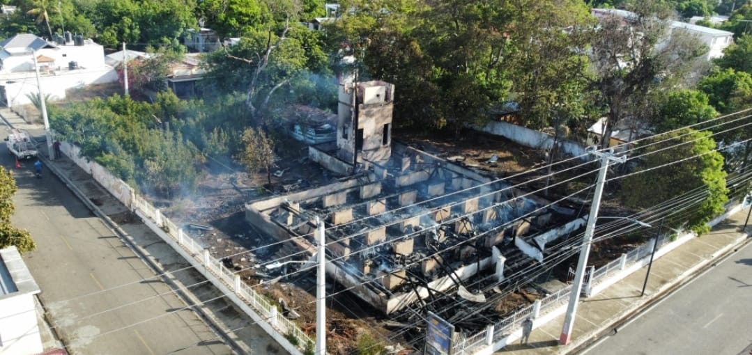 Investigación sobre el origen del incendio en la Villa Doña Emilia en Montecristi