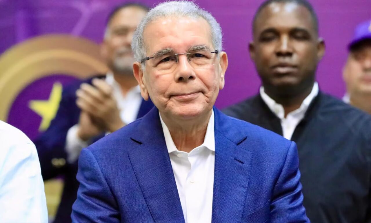Danilo Medina expresa arrepentimiento por su regreso a la política y defiende su gestión