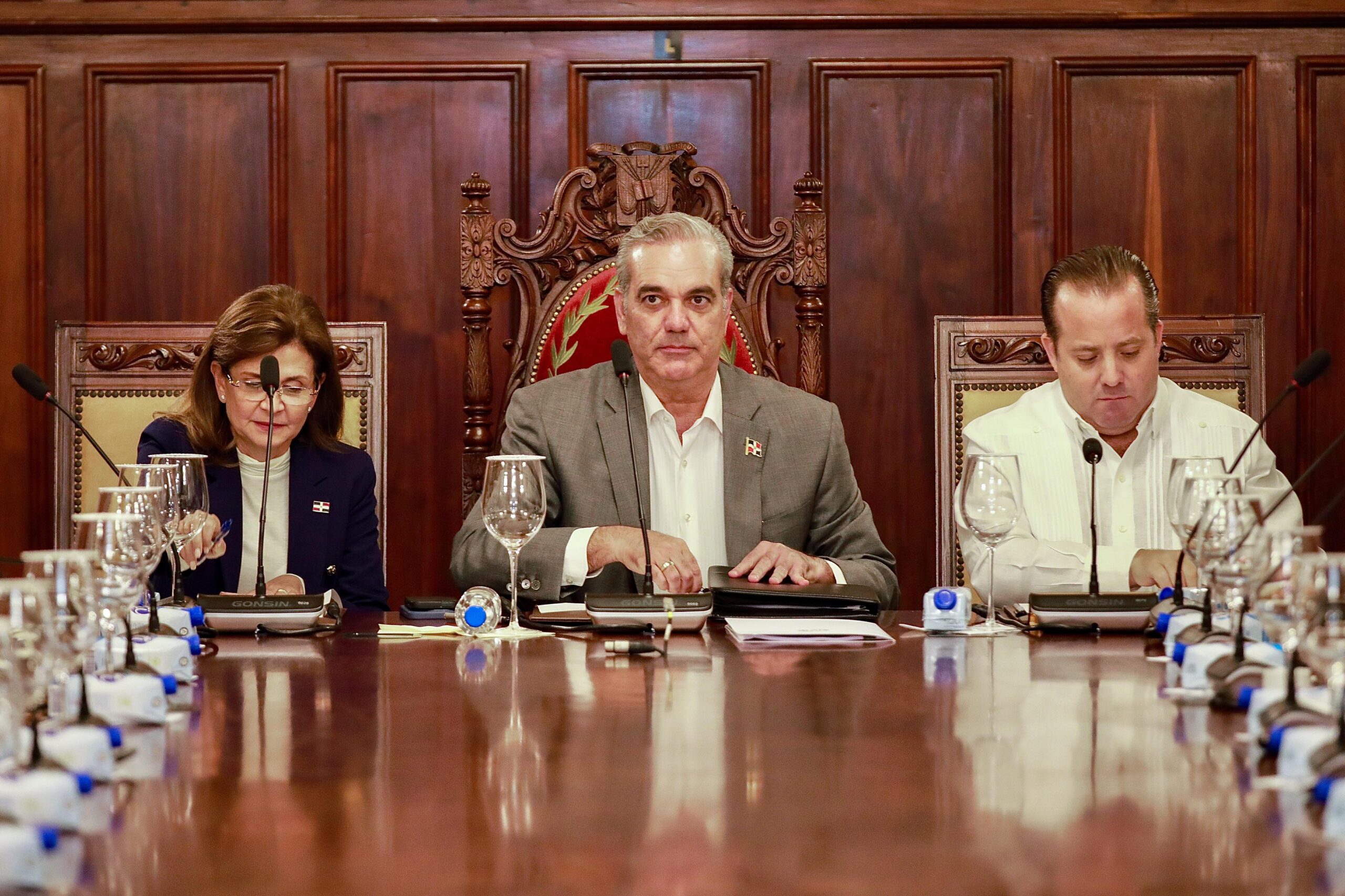 Gobierno Dominicano Evalúa Avances en el Nuevo Código Penal y Contrataciones Públicas en Consejo de Ministros