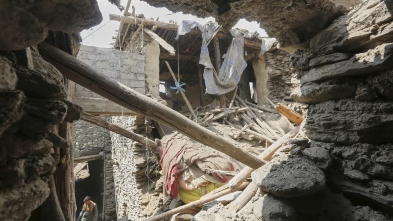 Rescatan a sobrevivientes tras sismo en Afganistán: más de 1,400 víctimas y miles de heridos