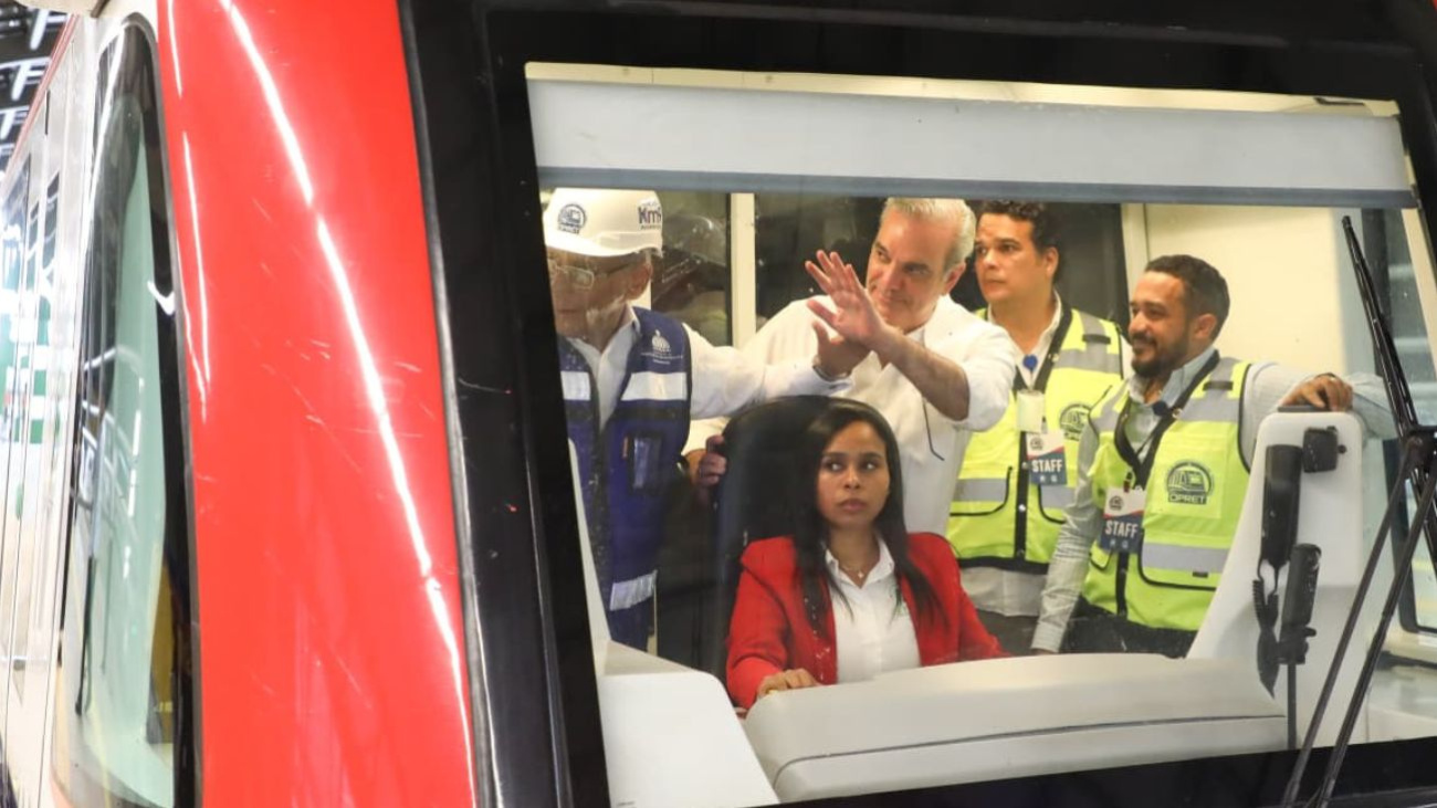 Edward Francis afirma que dejará que el metro de Los Alcarrizos funcione durante un año para pensar si se subirá a ese servicio